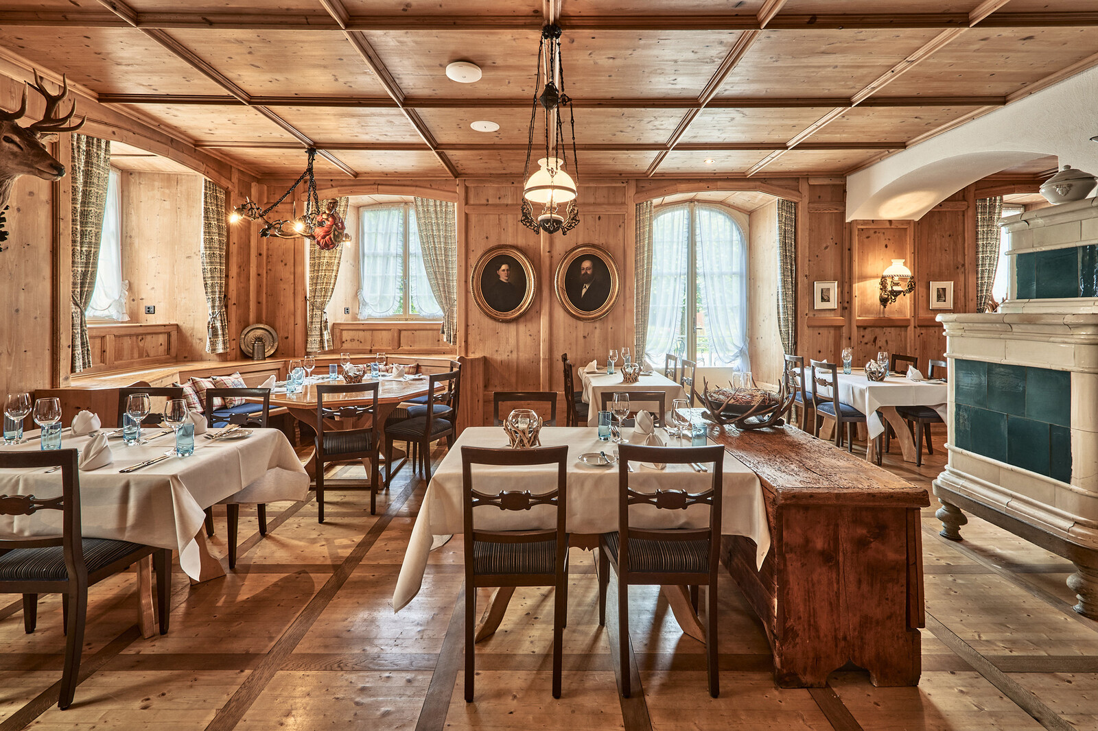 Blick in die Gaststube des Restaurants Zollstube.