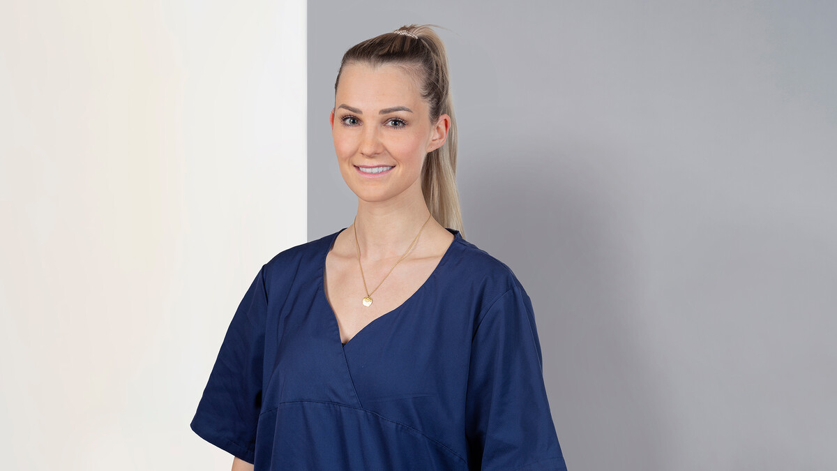 Ein Porträt von Daniela Zindel dipl. Dentalhygienikerin in der Zahnarztpraxis Perfect Smile des Grand Resort Bad Ragaz.