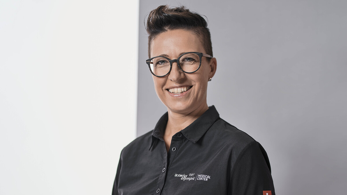 Porträt von Lea Nadig, Sportphysiotherapeutin, dipl. Trainerin Leistungssport Swiss Olympic, Leiterin Therapie, Bewegung und Sport.