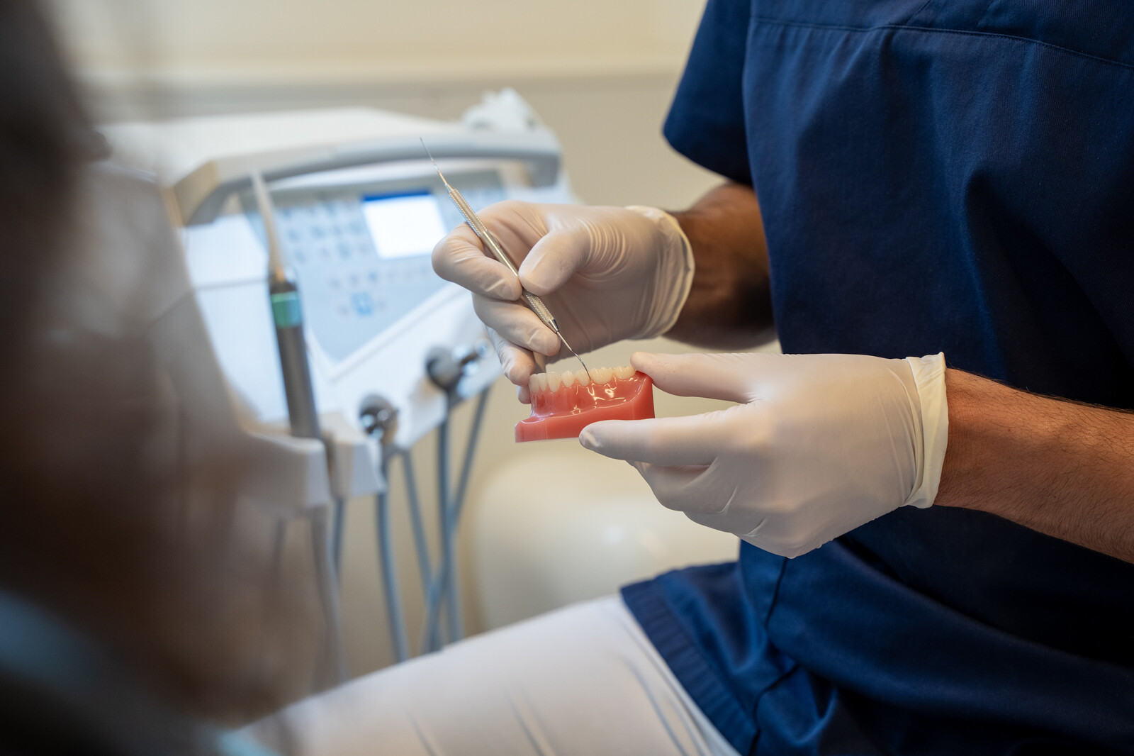 Eine Zahnuntersuchung im Perfect Smile der Zahnarztklinik im Medizinischen Zentrum Bad Ragaz.