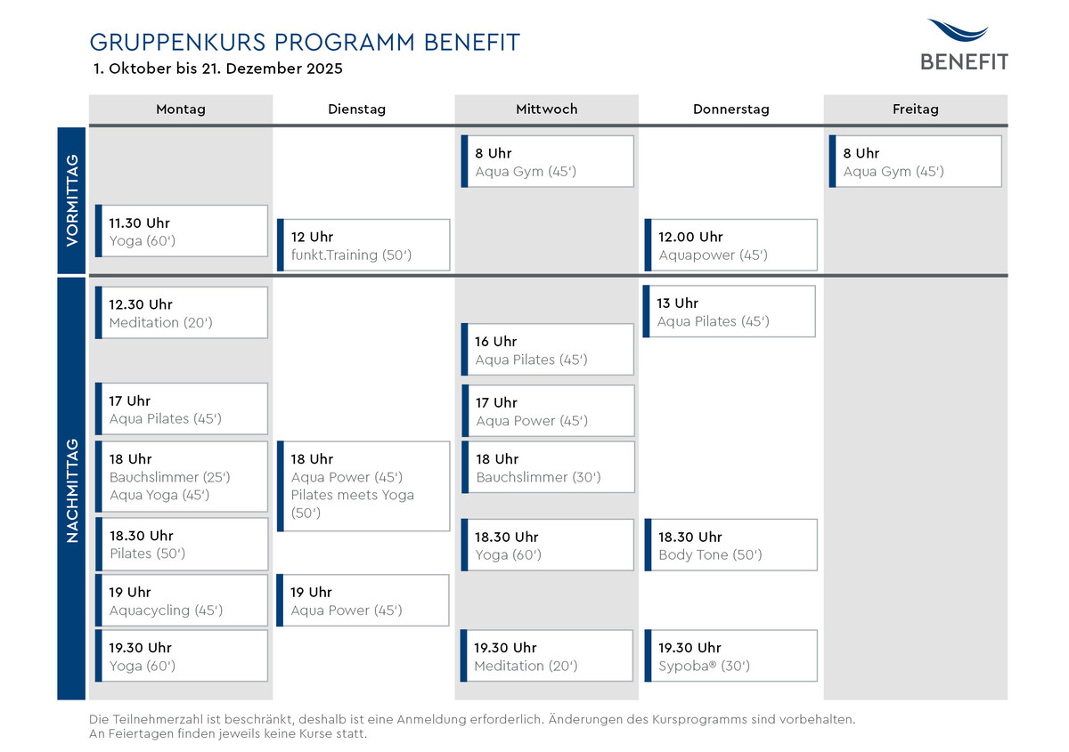 Wöchentliches Programm des Fitnesscenters BENEFIT für Oktober bis Dezember 2025 mit detaillierten Angaben zu Gruppenkursen wie Yoga, Pilates und Aquagym. Die Termine von Montag bis Freitag variieren je nach Uhrzeit und Art des Kurses.