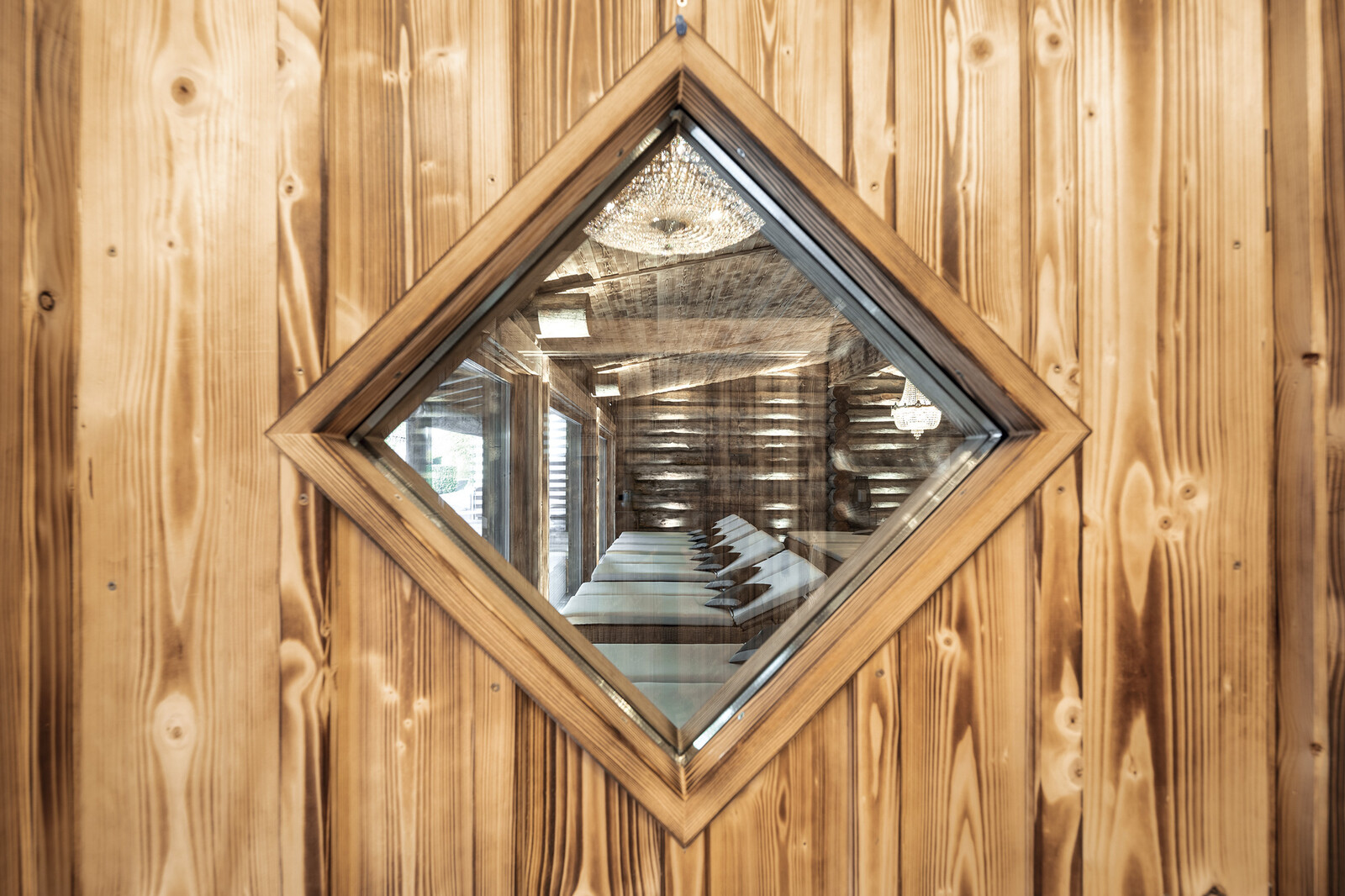 The wooden door to the Kelo relaxation room in the sauna village