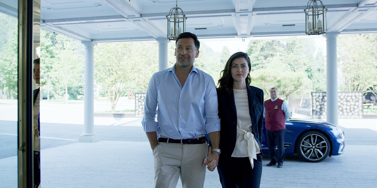 Paar am Eingang zum Quellenhof